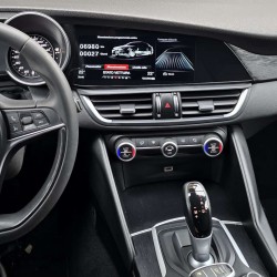 Informazioni vettura su monitor Android Alfa Romeo Giulia