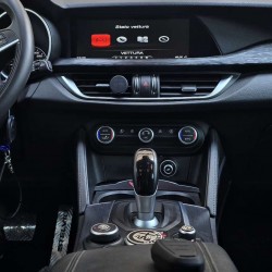 Selezione sorgente multimediale su monitor Alfa Romeo Stelvio