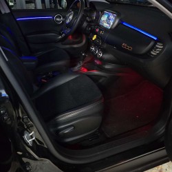 Ambient Light multicolore Fiat 500X – abitacolo anteriore blu e rosso