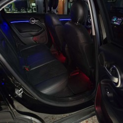 Ambient Light multicolore Fiat 500X – illuminazione posteriore blu e rossa